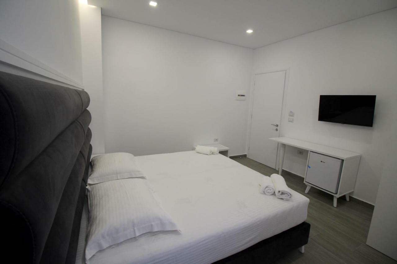 סרנדה Edina By Hp Hotel מראה חיצוני תמונה